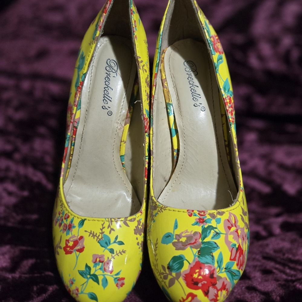 Breckelles Vibrant Floral Yellow Heels - Picture 2 of 6